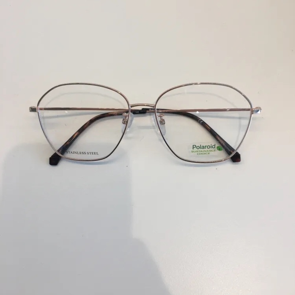 Thin Polaroid glasses